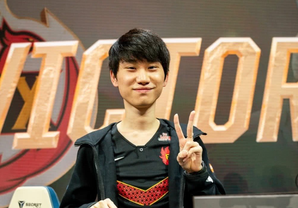 包含马德里竞技国际比赛日队长鼓劲TheShy与90激战TL分钟，媒体一致点评：湖人怒砍24分的词条