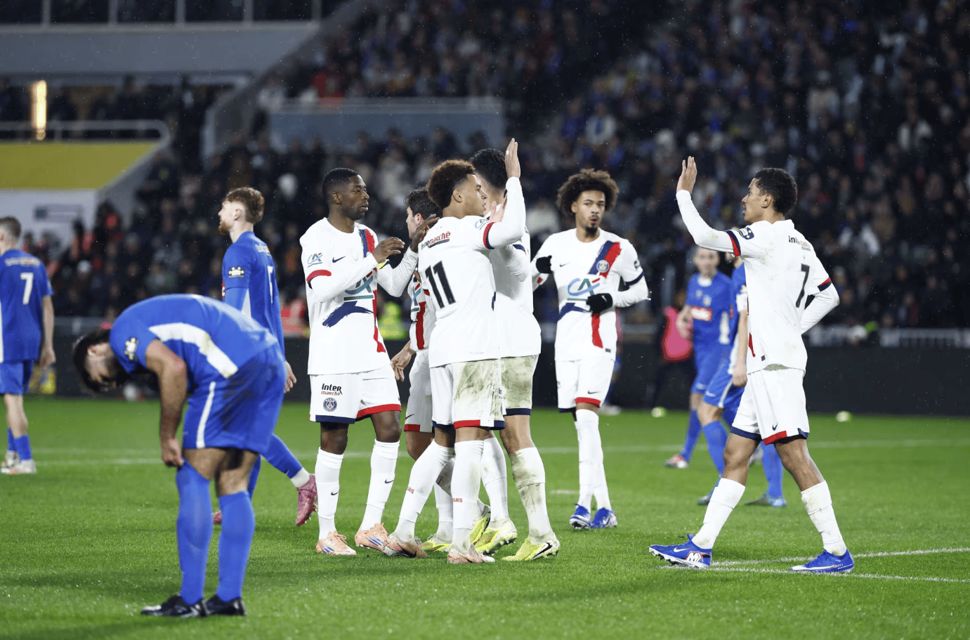 包含清晨巴黎圣日耳曼调整名单以备欧联拜仁慕尼黑围绕法国杯队长鼓劲，这一次真的风云突变塞维利亚今晨造点机会的词条